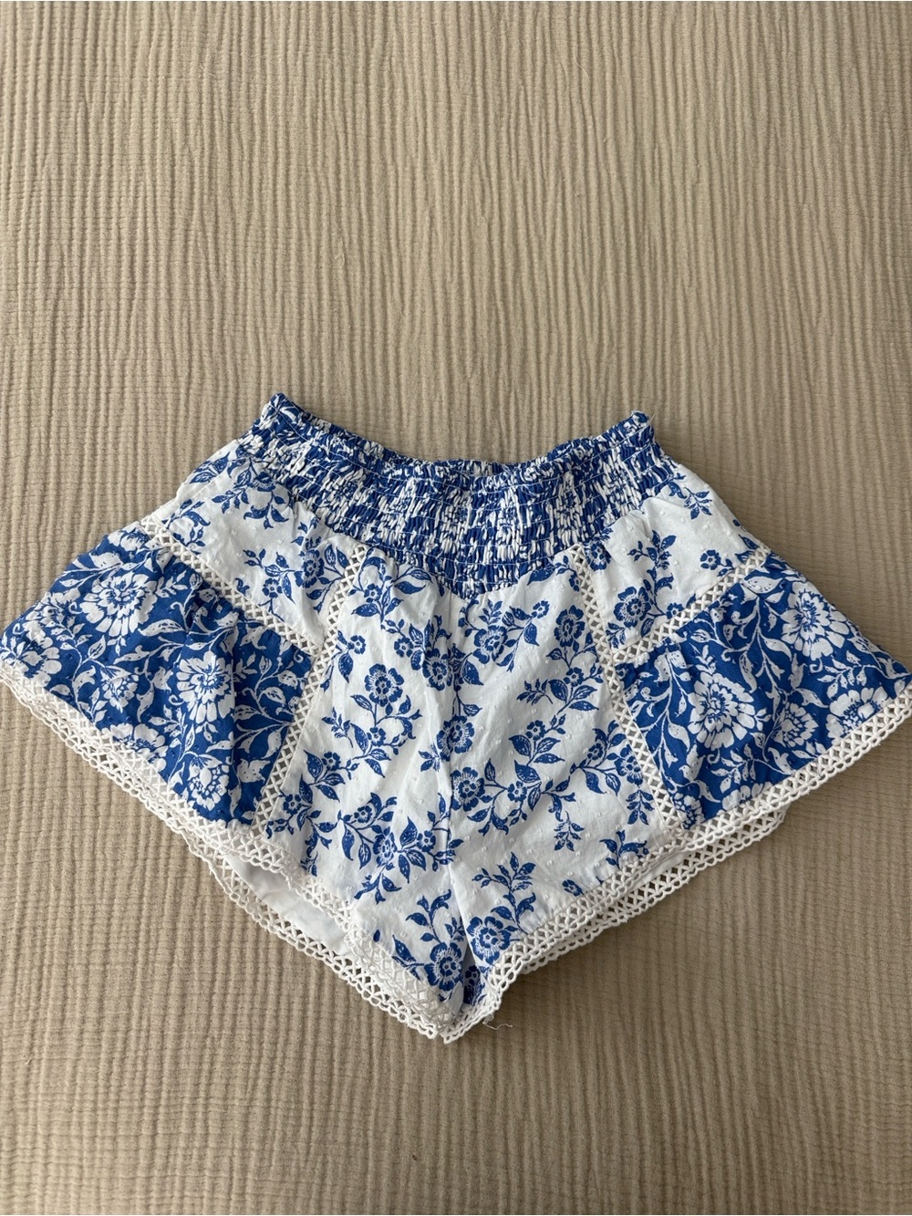 Altar'd State Blue & White Floral Lace-Trim High Waist Shorts (NWOT)